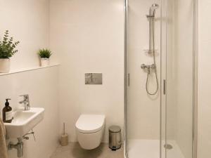 Spacious Anděl Apartment with 2 Bathrooms near Metro