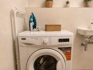 Spacious Anděl Apartment with 2 Bathrooms near Metro