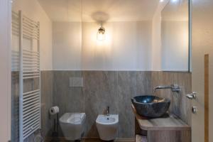 Deluxe apartment Pozzolino 1 with pool and garden & 4 bedrooms & 5 bathrooms