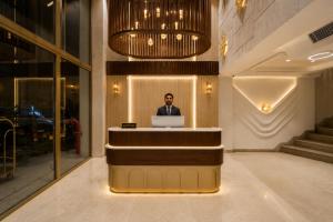 Hotel The Queens Head, City Centre - 1 Minute from New Delhi Railway Station & 5 Minute from Connaught Place