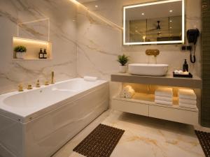 Hotel The Queens Head, City Centre - 1 Minute from New Delhi Railway Station & 5 Minute from Connaught Place