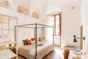 Etruscan Dream Jacuzzi Apartment in the Heart of Perugia