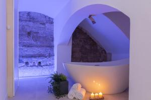 Etruscan Dream Jacuzzi Apartment in the Heart of Perugia