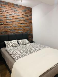 Rzeszowska 5 Apt 02