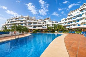 Sea view modern apartment with 4 pools and terrace