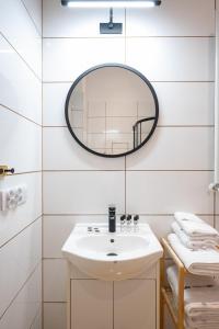 Modern Apartment Jedności Grand City ProperUNIT