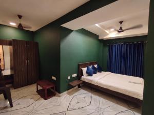 FabHotels Greyhaven