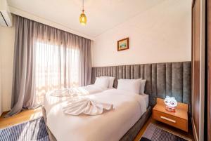 3-Bedroom Apartment in Gueliz with Pool, Parking