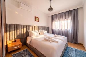 3-Bedroom Apartment in Gueliz with Pool, Parking