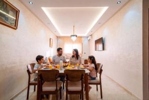 3-Bedroom Apartment in Gueliz with Pool, Parking