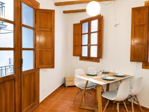 CASA FLORIT - The Central Market and Lonja Apartment