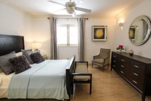 Beachfront luxury modern 2-bed apt with pool