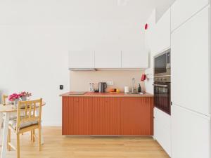 Jutrzenki 180 Warsaw Modern Apartment by Solarento