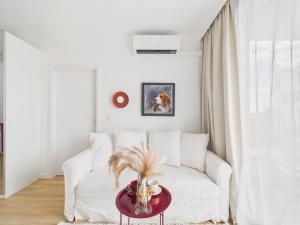 Jutrzenki 180 Warsaw Modern Apartment by Solarento