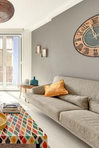 Enjoy Lisbon Graça with a Balcony Overlooking the River