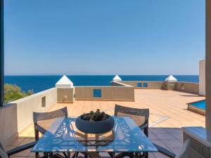 Villa Scorpio,Luxury Seafront Villa with Infinity Pool