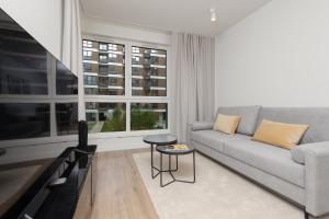 Comfortable Apartment with Parking and Access to Fitness Gym and Sauna by Noclegi Renteres