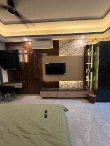 omstays Gr noida and noida