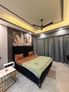 omstays Gr noida and noida