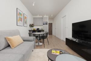 Comfortable Apartment with Parking and Access to Fitness Gym and Sauna by Noclegi Renteres