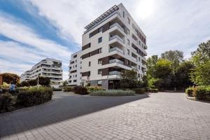Warsaw Urban Wola Apt - Parking & Balcony by Rentujemy