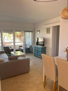 Lovely 2 bedroom apartment near the beach