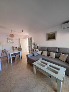Lovely 2 bedroom apartment near the beach