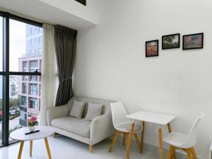 Beautiful Studio- Bright & Open View