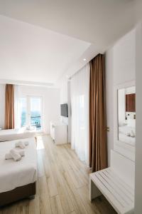 Helia Hotel Suites & Penthouses at Santa Bay