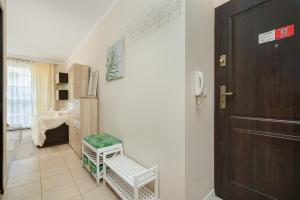 Dunikowskiego Cosy Apartment by BookingHost