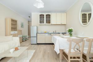 Dunikowskiego Cosy Apartment by BookingHost
