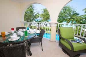 Beachfront Condo with Two Pools - Sapphire 103
