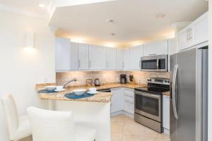 Luxury Oceanfront Condo with Pool - Sapphire 313