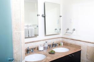 Beachfront Condo with Pool - Sapphire 511