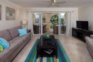 Modern Beachfront Condo with Pool - Sapphire 116