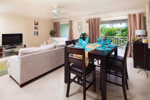 Oppposite Beach with Pool - Margate 4 2 bed