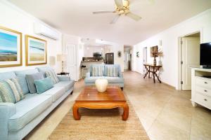 Modern Beachfront Condo with Pool - Sapphire 311