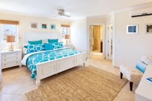 Modern Beachfront Condo with Pool - Sapphire 517