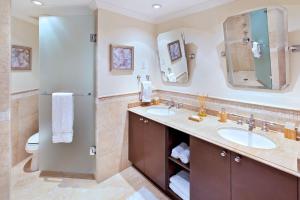 Modern Beachfront Condo with Pool - Sapphire 517