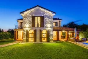 Luxury Villa with 55 m2 pool, heated indoor pool, large garden - by TRAVELER tourist agency - ID 2132