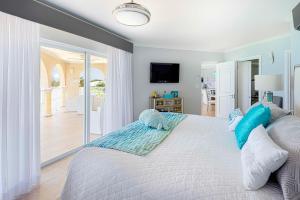 Beachfront Apt with Pool - Sapphire 401