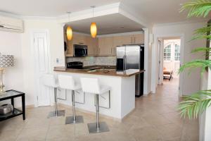 Modern Beachfront Condo with Pool - Sapphire 109