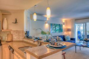 Modern Beachfront Condo with Pool - Sapphire 104
