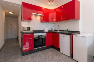 Wonderful 1 Bedroom Apartment Communal Heated Pool