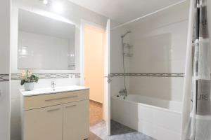 Wonderful 1 Bedroom Apartment Communal Heated Pool