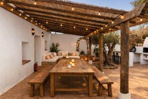 Las Golondrinas Villa with Mountain View
