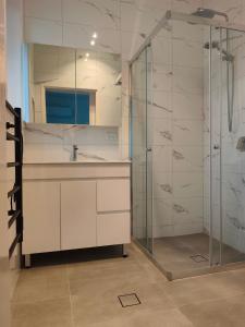 Sleep 4 New 1 bedroom 2 baths Villa Near Parramatta CBD and Westmead hospital