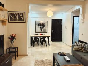 Cozy apartment with pool near Allal El Fassi