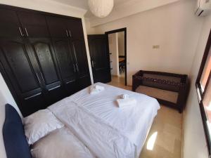 Cozy apartment with pool near Allal El Fassi