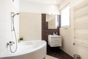 Alma - Sunny central three bedroom apartment